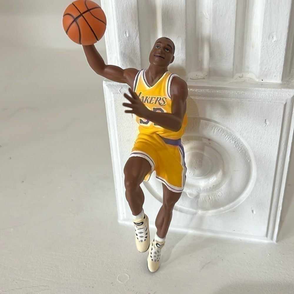 EUC Hallmark Magic Johnson 1997 Ornament & Trading Card